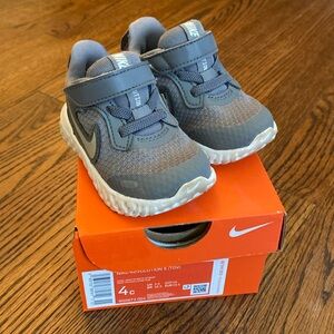 Nike Kids Sneakers - Gray and White